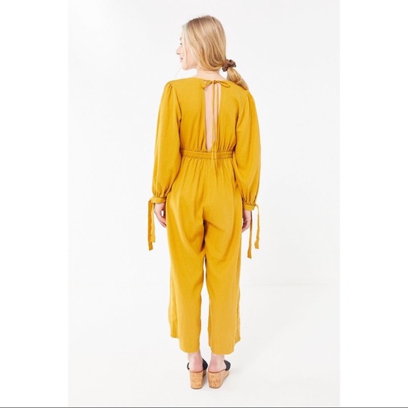 Urban Outfitters | NWT Catherine Linen Pleated Balloon Sleeve Jumpsuit - Picture 3 of 3
